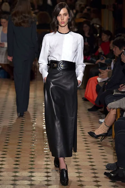 Look 30